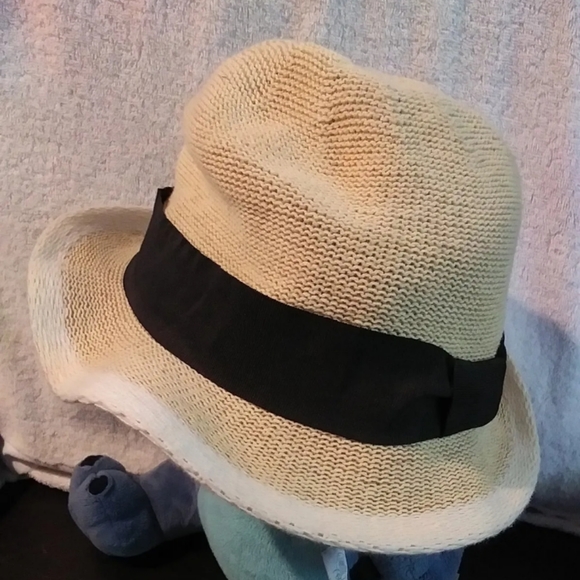 Forever 21 Accessories - Forever 21 UNISEX Woven Bucket Fedora Natural w/ Black Band.